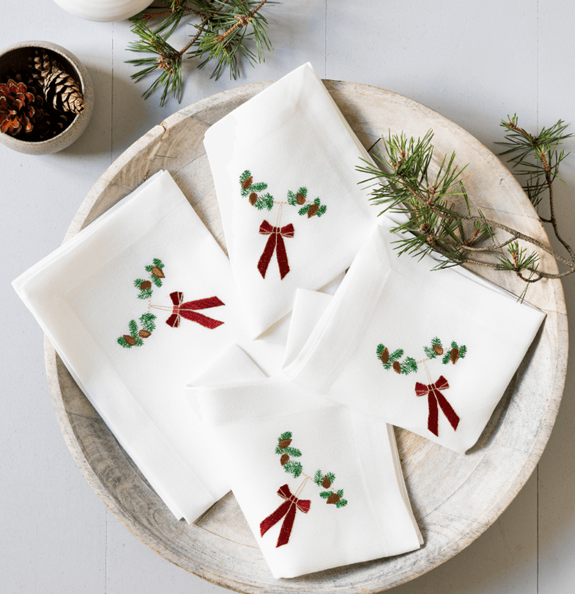 Juleserviet med mørkerød sløjfe/ Langkilde&søn