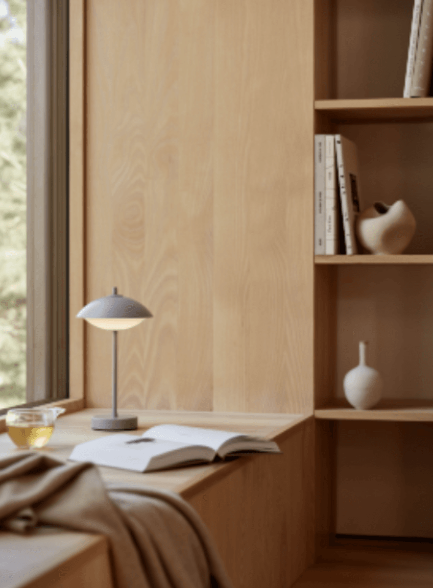 Clam™ Portable Lamp Nine grey/ Fritz Hansen